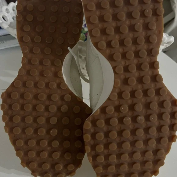 New Balance 327 Cream and Tan Sneakers - Picture 7 of 7